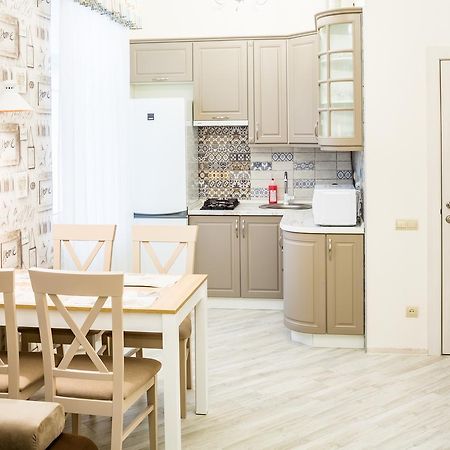 Leogrand Vip Apartments On Udatnogo 4 Lviv Buitenkant foto