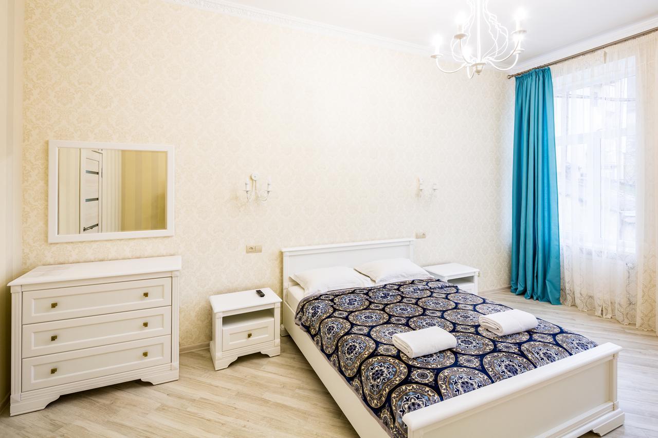 Leogrand Vip Apartments On Udatnogo 4 Lviv Buitenkant foto