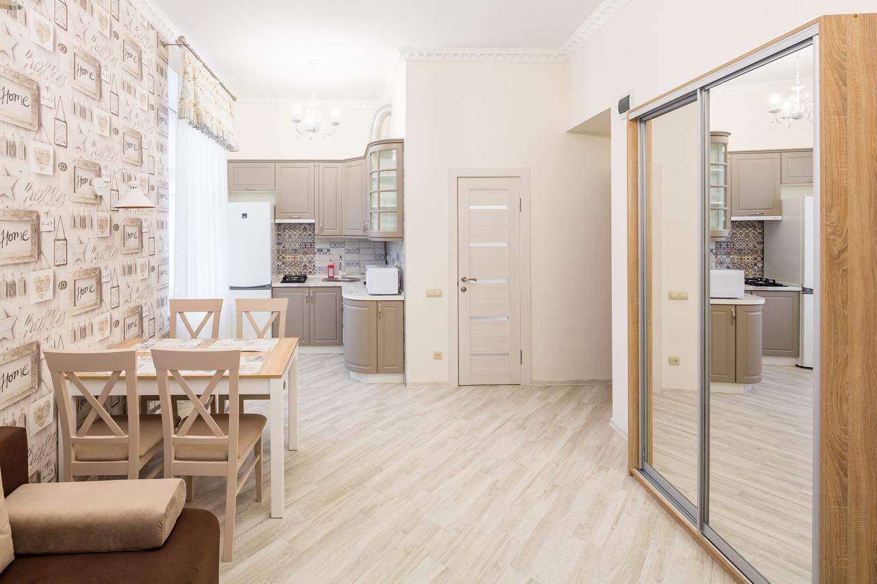 Leogrand Vip Apartments On Udatnogo 4 Lviv Buitenkant foto